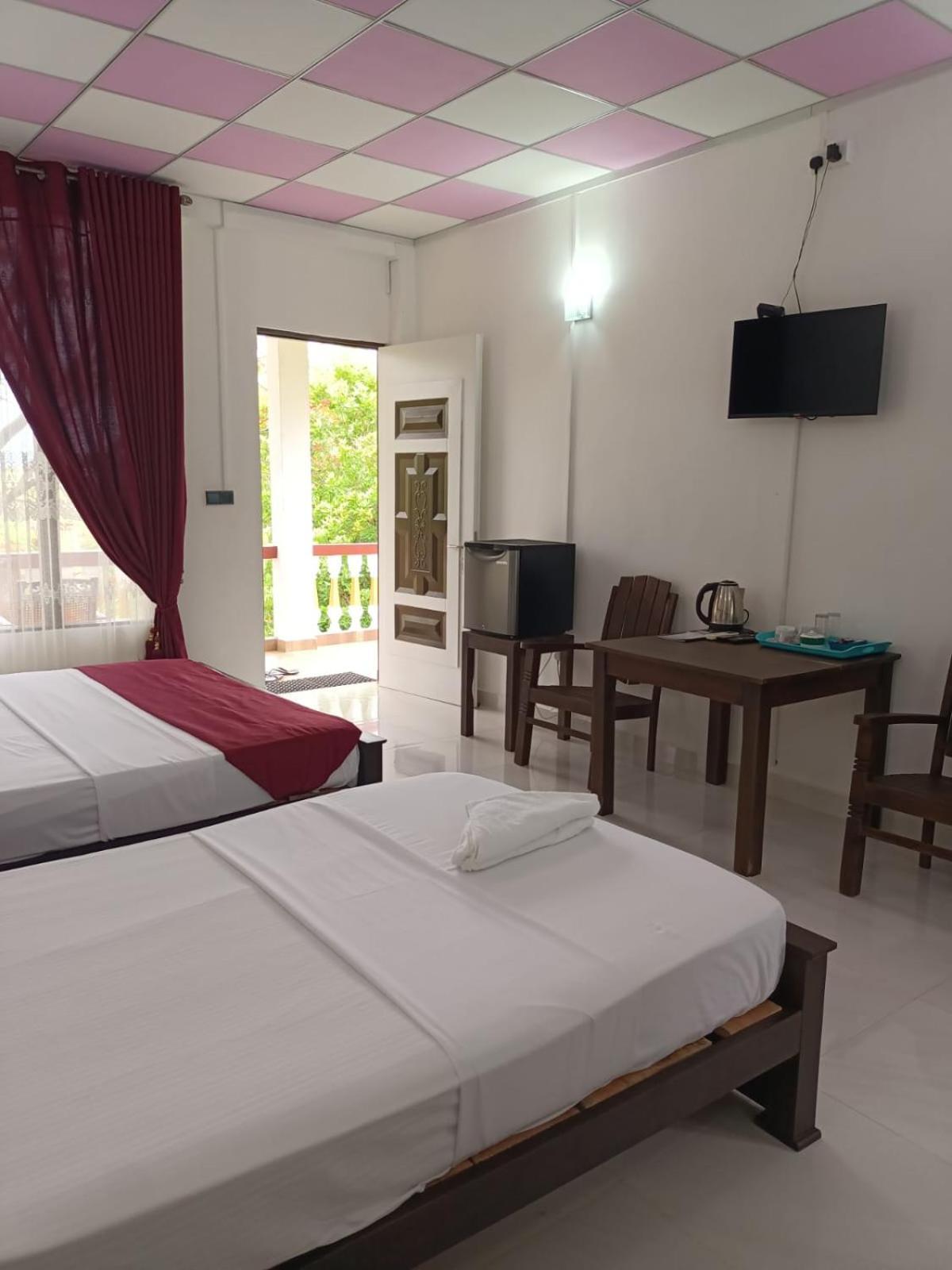 Spice Village Hotel & Restaurant Хабарана Экстерьер фото